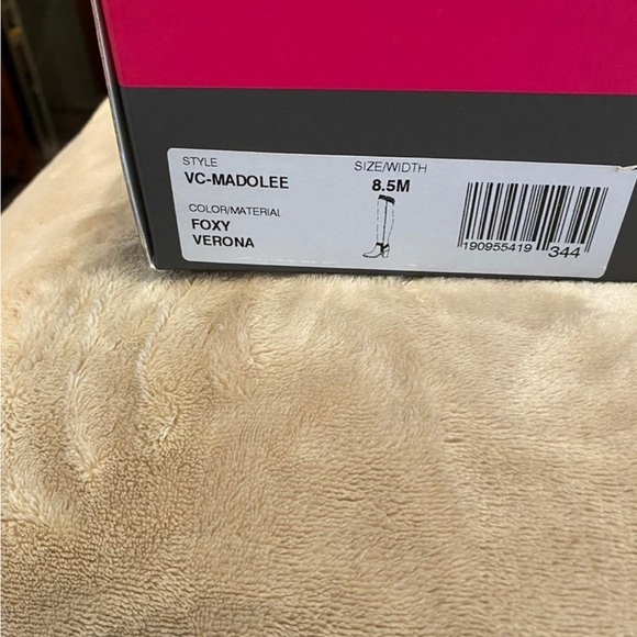 Vince Camuto suede boots - Picture 4 of 6